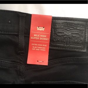 NWT Levi's Black Skinny Jeans Sz 24
